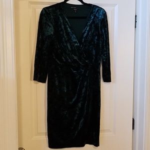Maggy London emerald green velvet dress